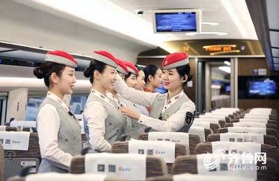 紫韻牡丹綻芳華，魯南高鐵乘務(wù)員以新裝新姿開(kāi)啟禮儀服務(wù)新篇章